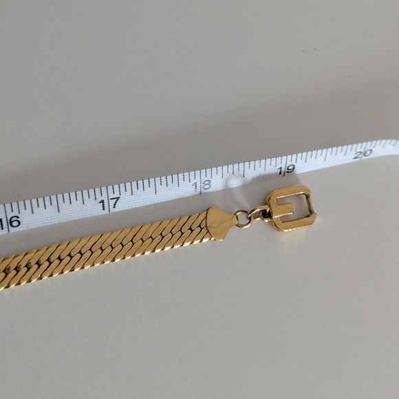 Givenchy thick gold Herringbone/ snack chain necklace - Picture 10 of 12